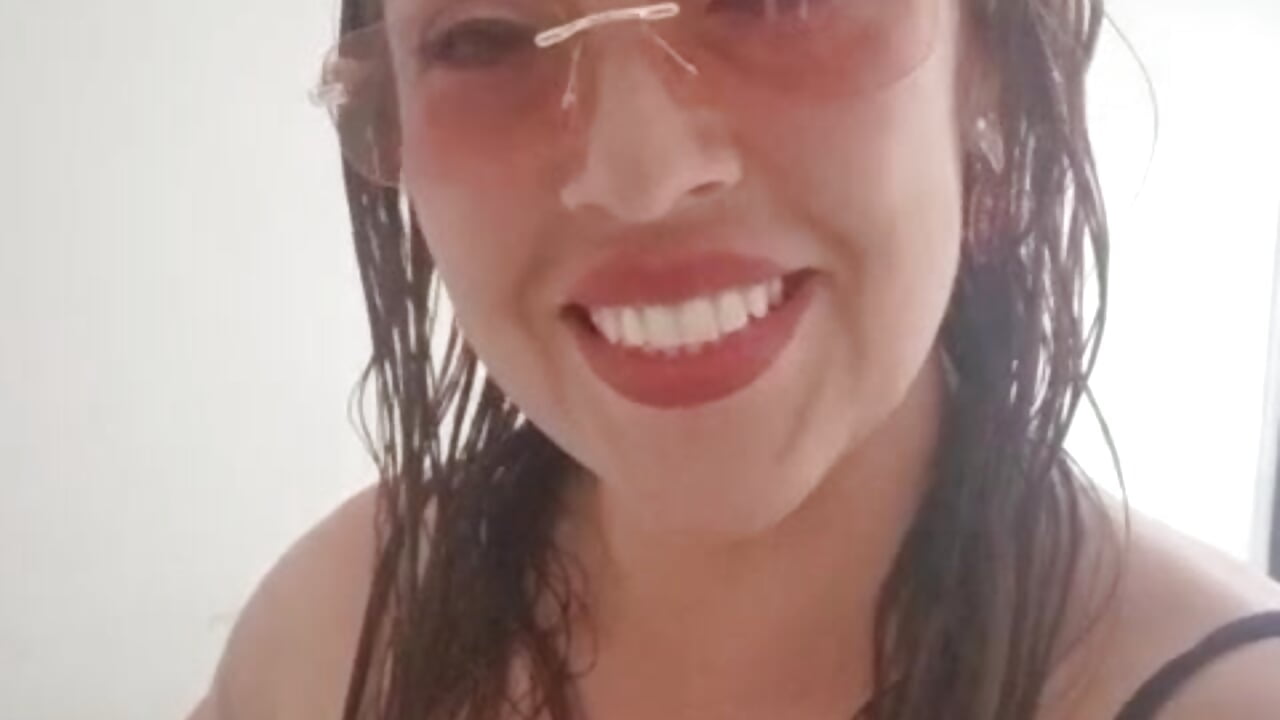 Hello darling. 💋 - video by persefone699 cam model