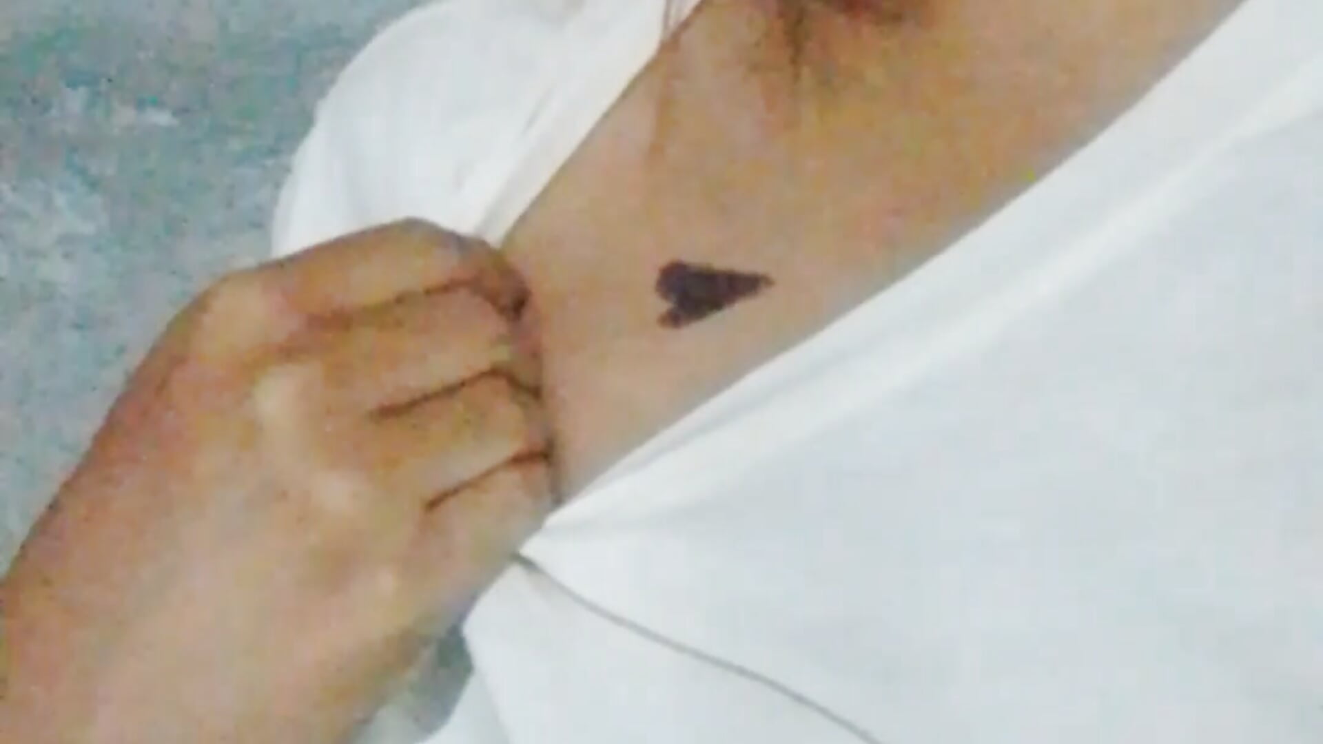 1000043052