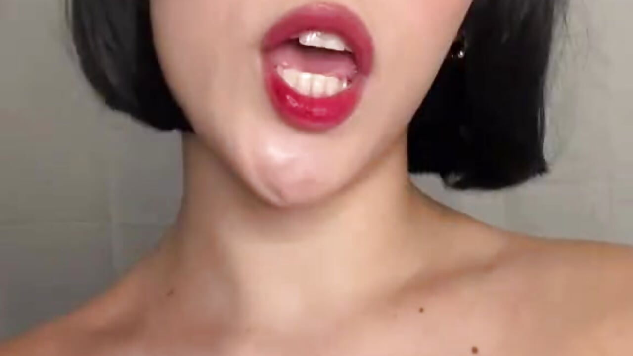 Vanessa - DiamondDKitty adlı kamera modelinin videosu
