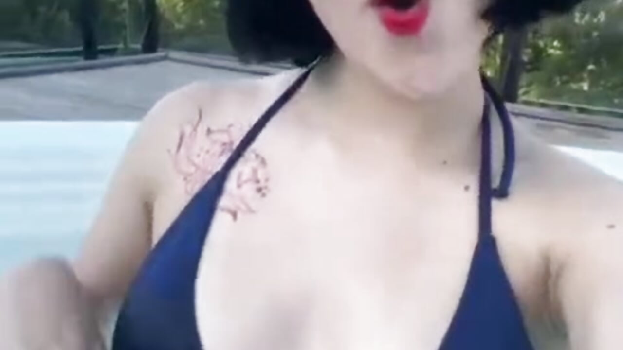 Vanessa - DiamondDKitty adlı kamera modelinin videosu