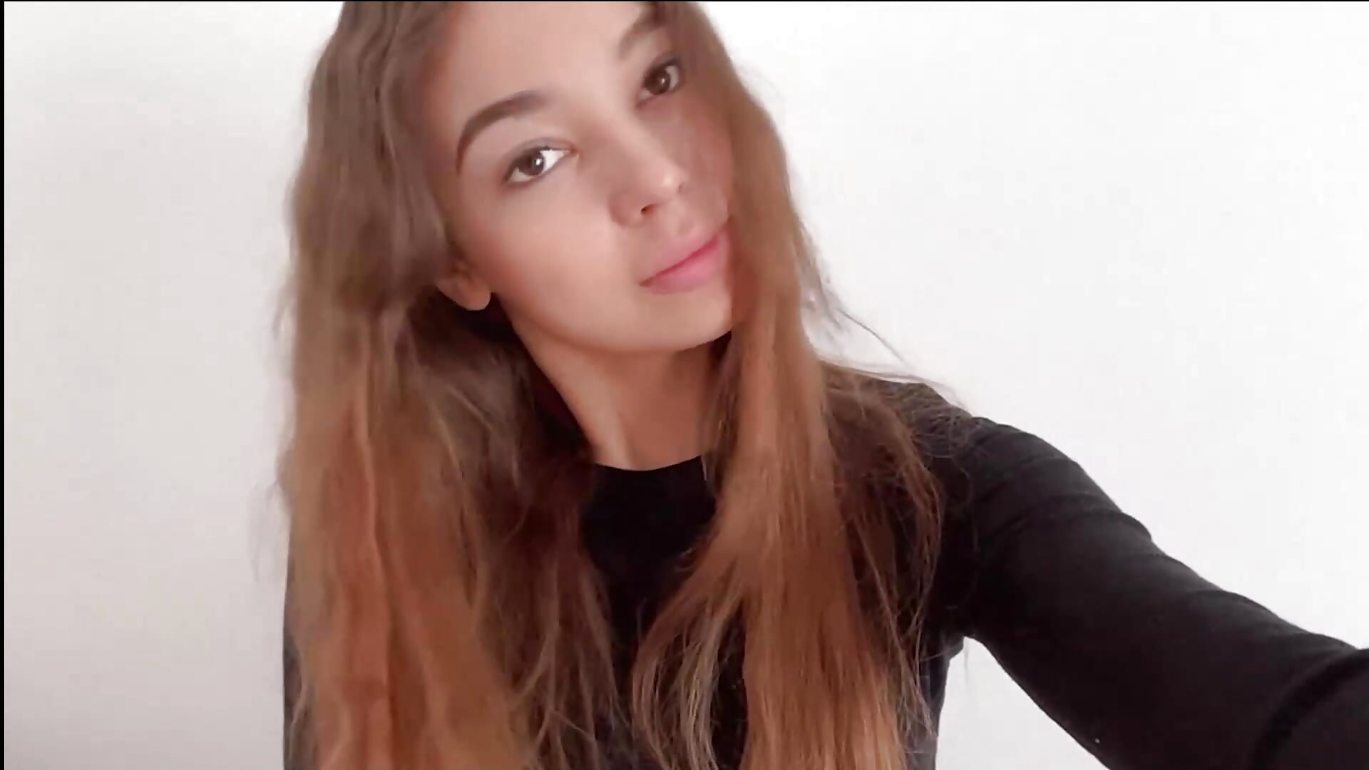 Just an introduction – video modela na kameri KitsuneDreams