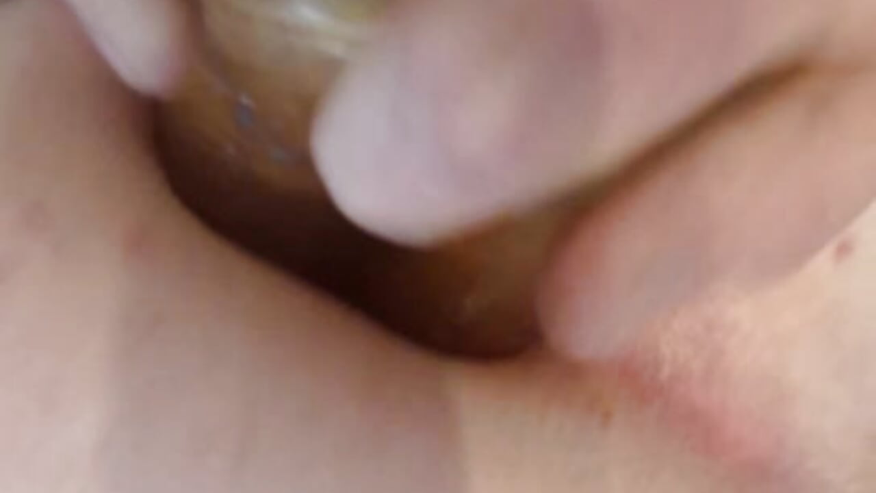 Zwei Dildos, ein Loch