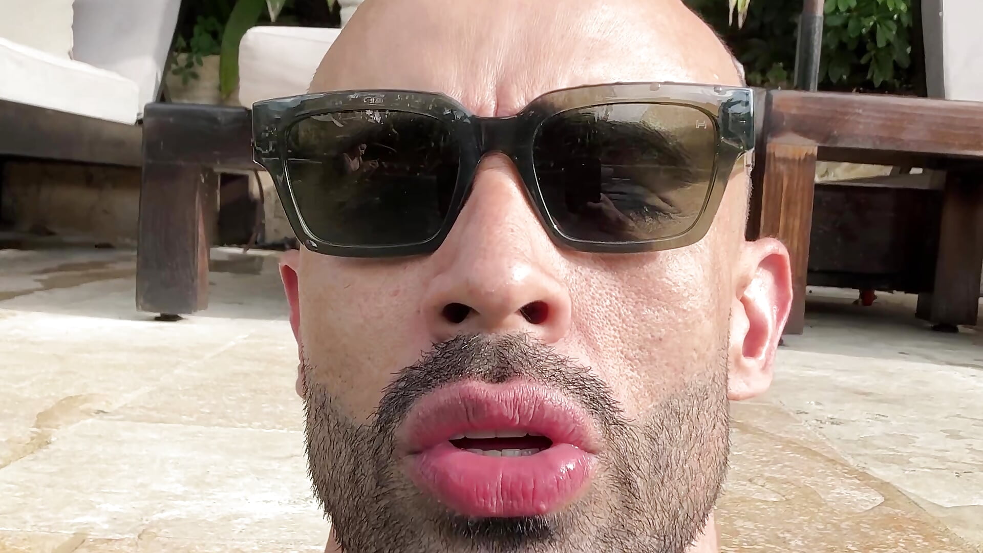 Pool day to recharge. ☀️💦 - video by Mateo_Ospina_ cam model