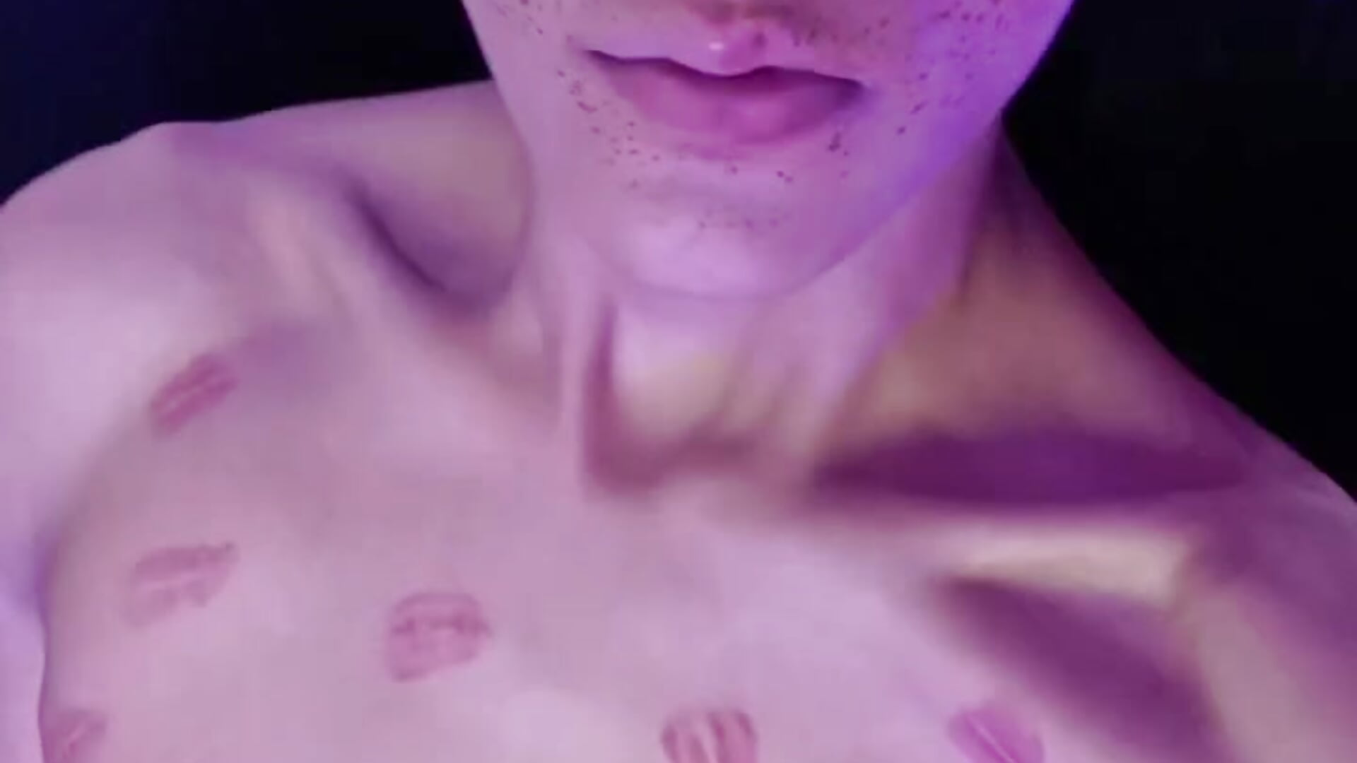 kisses - video by Yen_and_Dko cam model