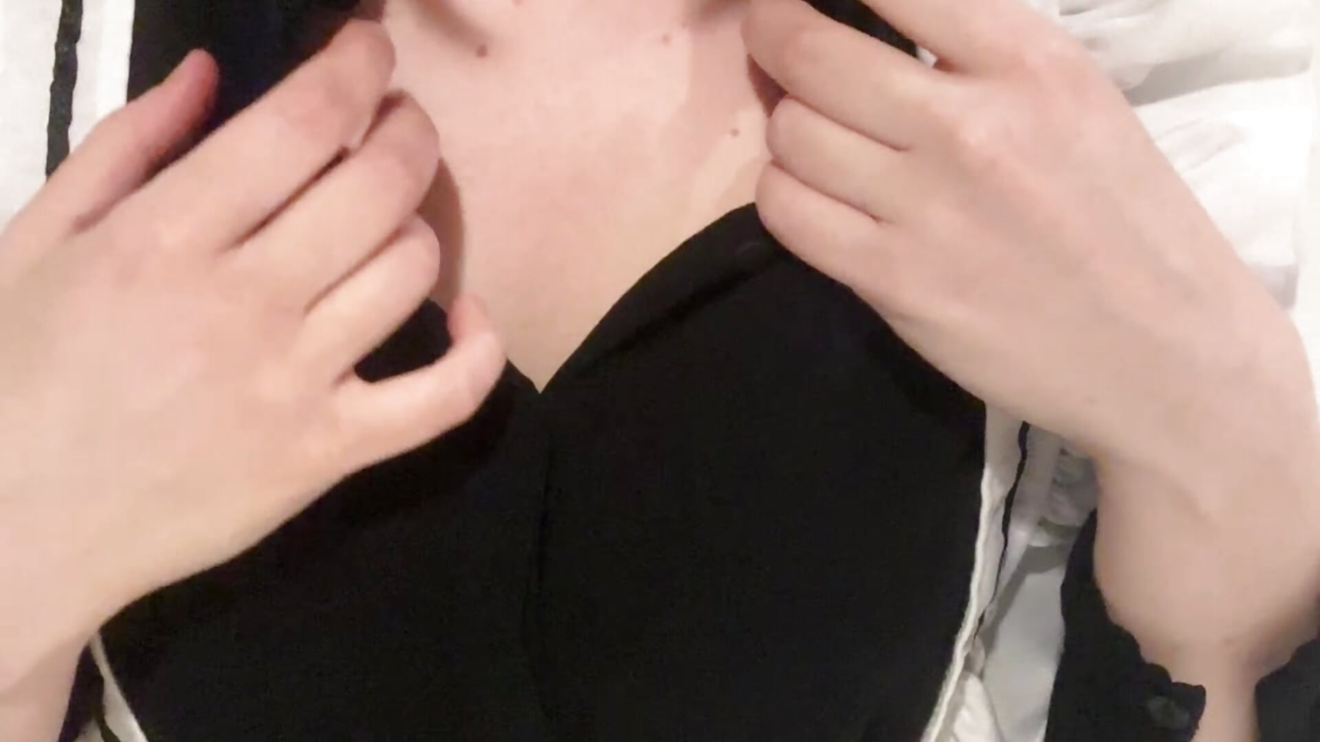 Maid video (Dein Dienstmädchen) – video od webkamerové modelky Hilda_Valentine