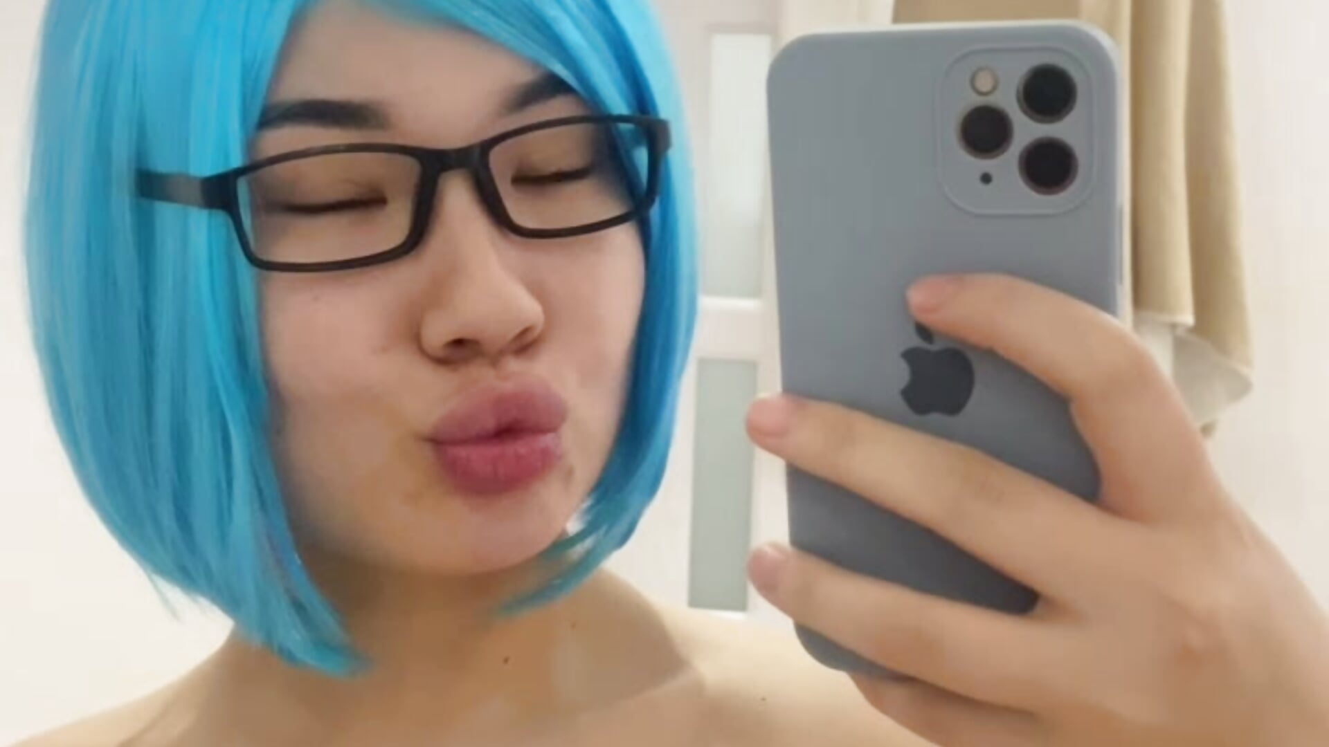 How do you like my wig? — filmik AsianLumi, modela(-lki) na kamerkach