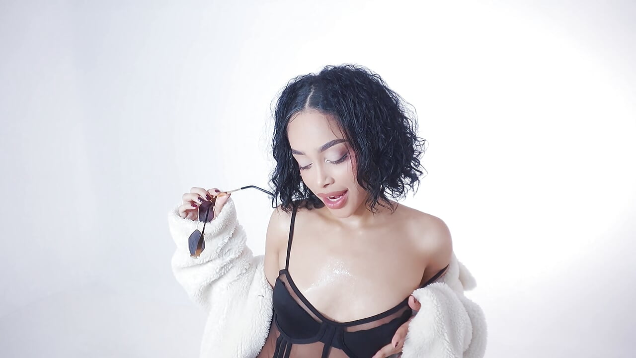 Sweet Addiction - DanielaMorgans adlı kamera modelinin videosu