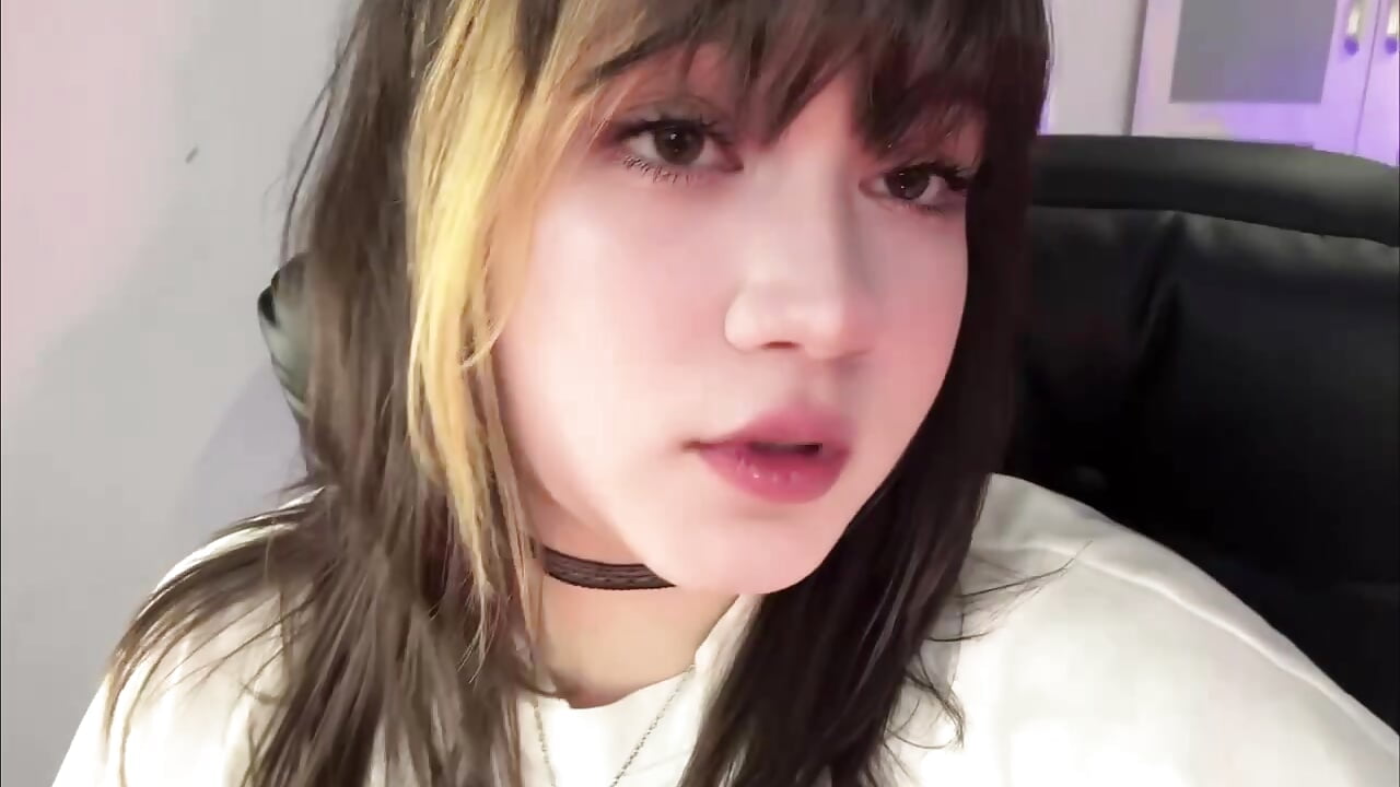 Hey! Im Mona! - video by SalemVoss