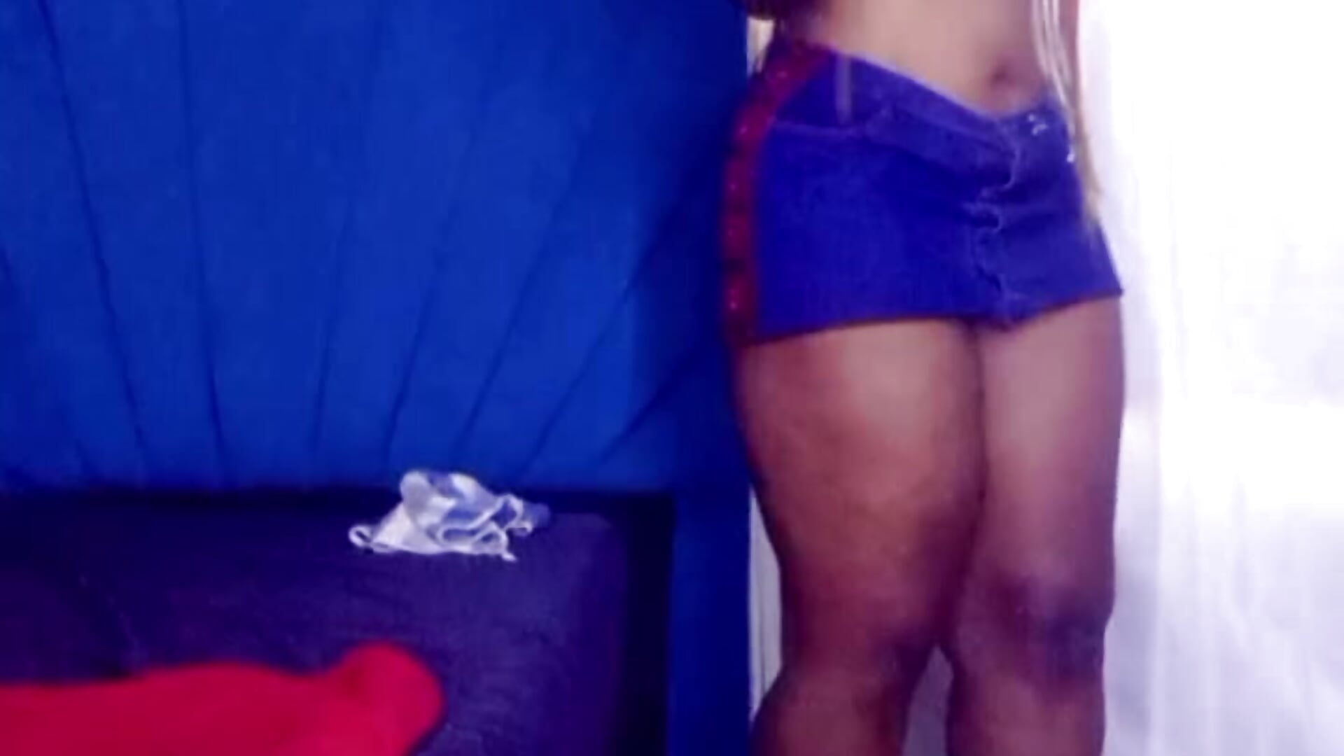 It's all yours under this mini skirt – video af CREAMYSUGA cam-model