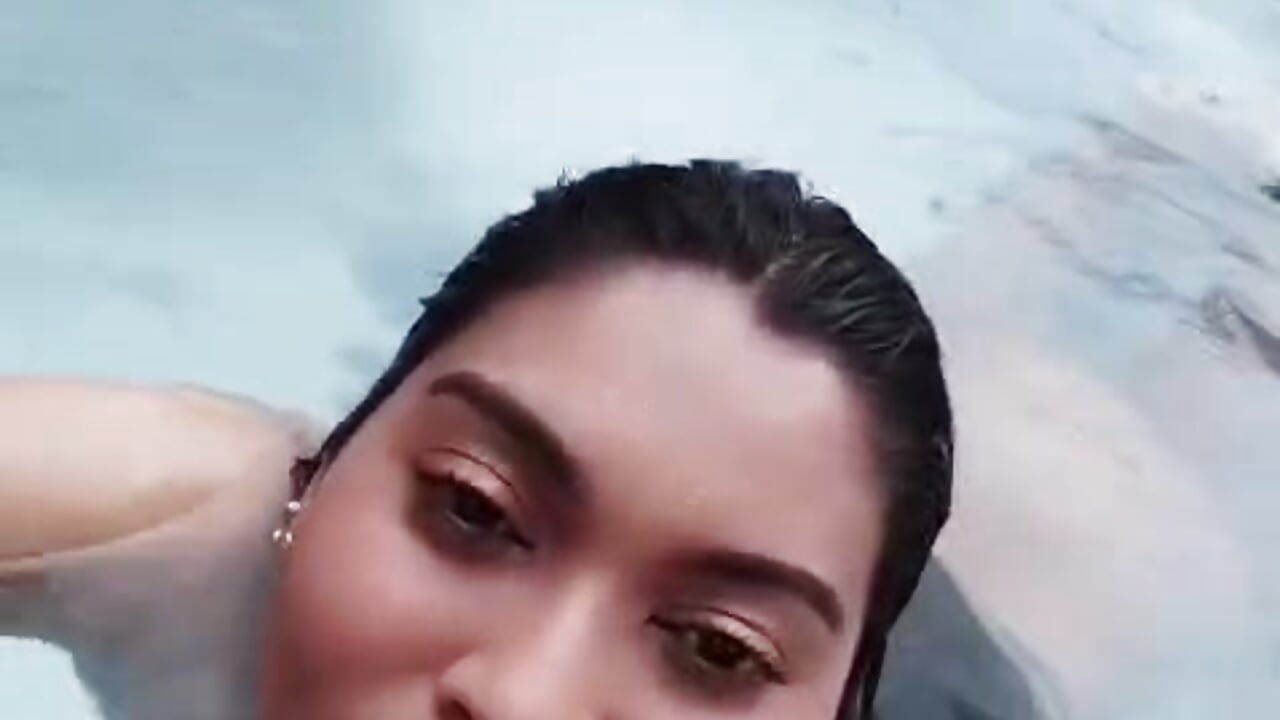 you bathe with me 🙈😏 - video by SUZZAN-R cam model