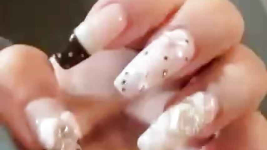 お気にネイル♡ – video modela na kameri eina_aa