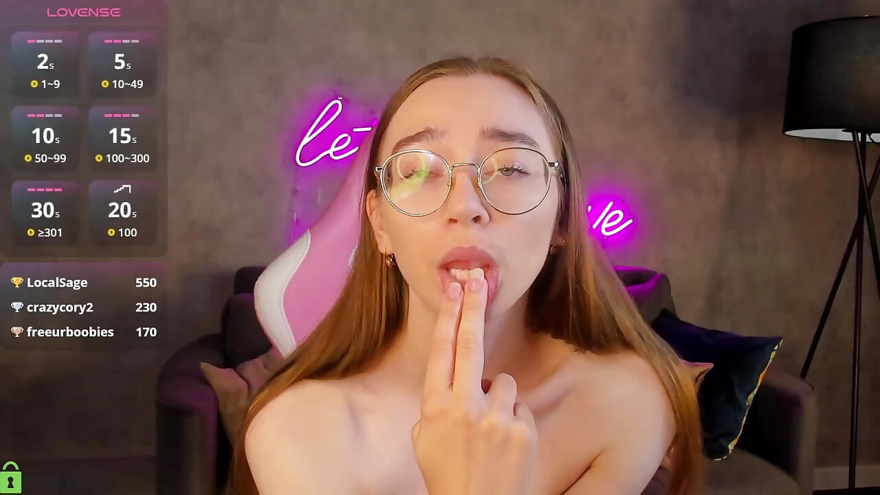 Blowjob on fingers (private show)