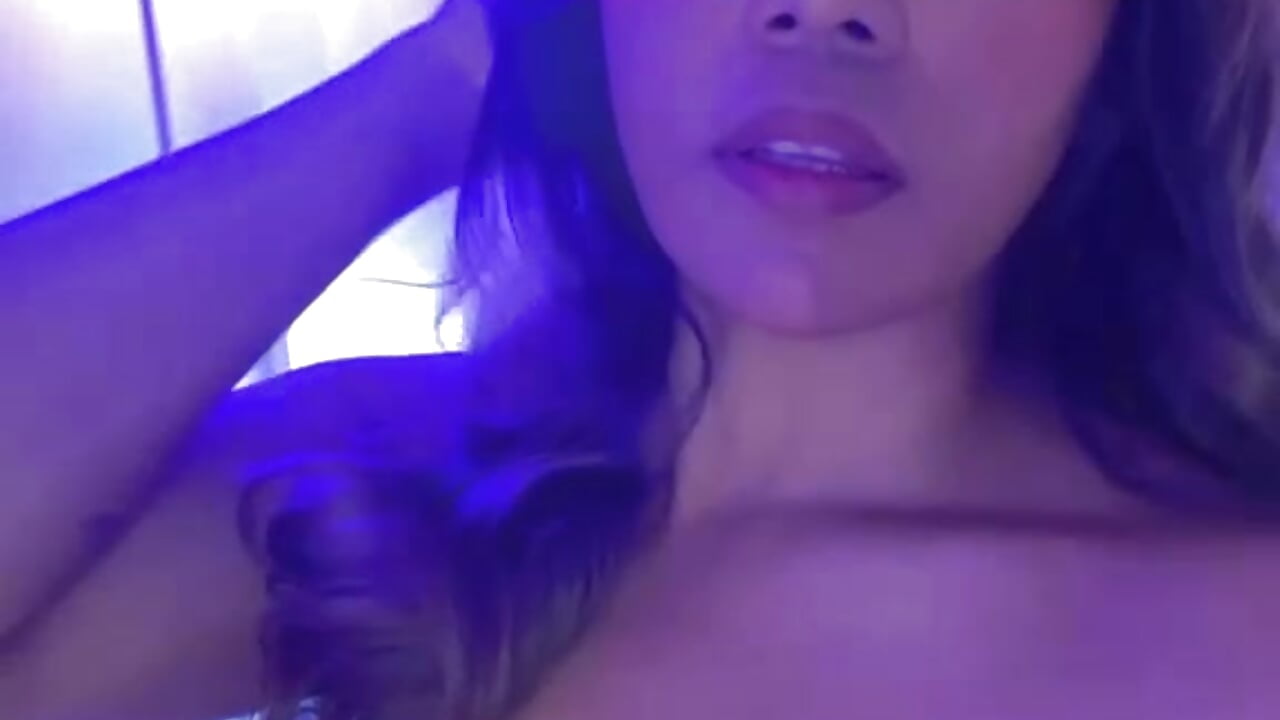 Sweet gril 💛 - video di Emmy_Copland modella di cam