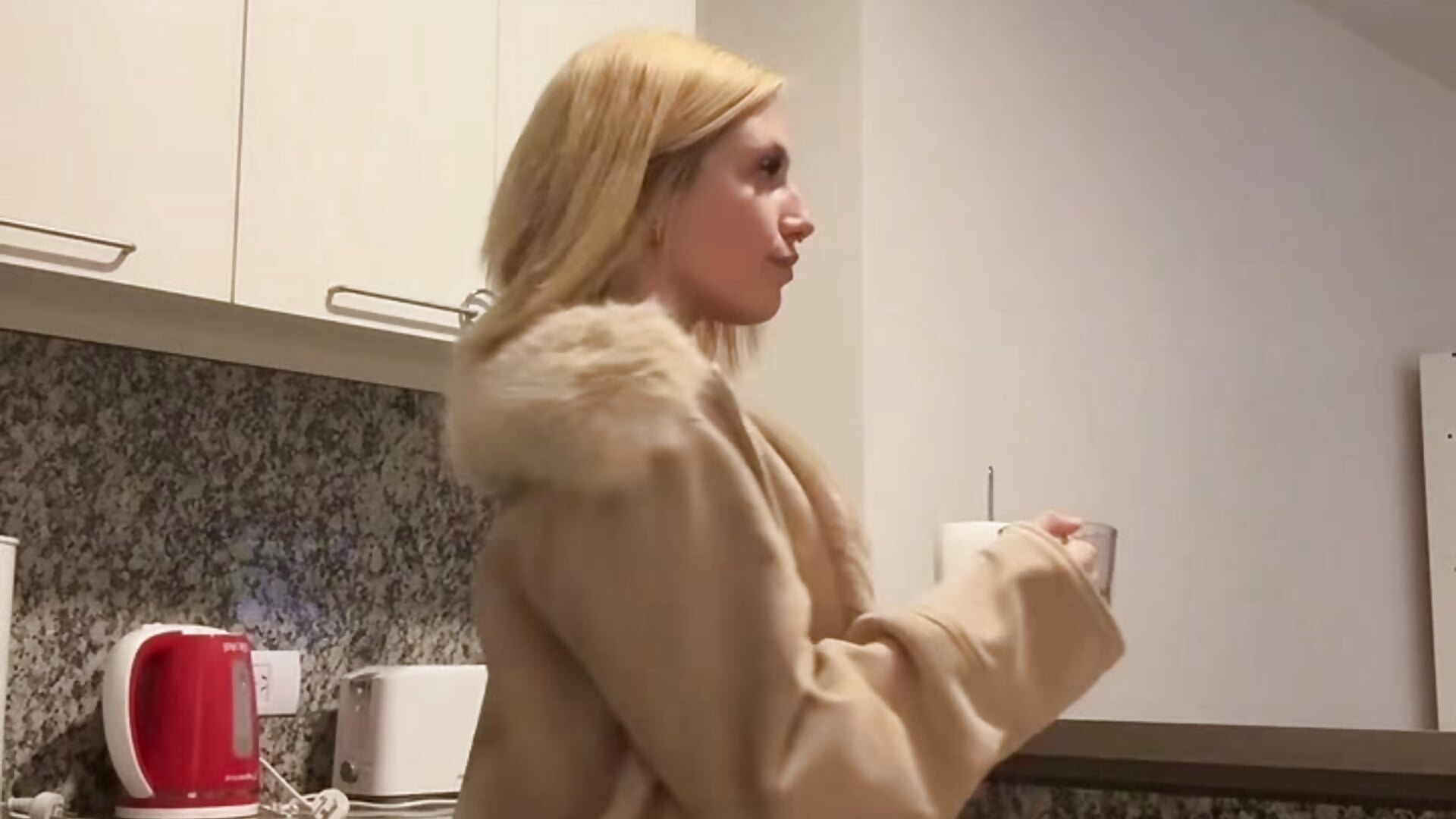 I’LL LEAVE THIS HERE FOR YOU 🤭 - video di ShopiaX modella di cam