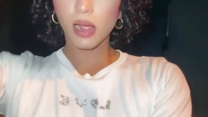 lucianaValmont adlı kamer modelinin viral videoları:  2443
