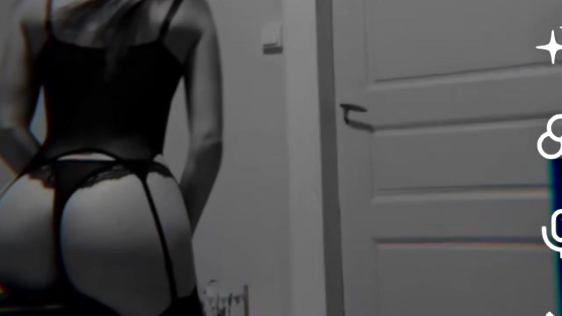 Viens voir 🥵 - video by M_Nova