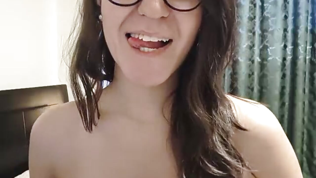 Little teasing, this juicie things can be yours - vídeo de SophiaSweetxxx modelo de câmara