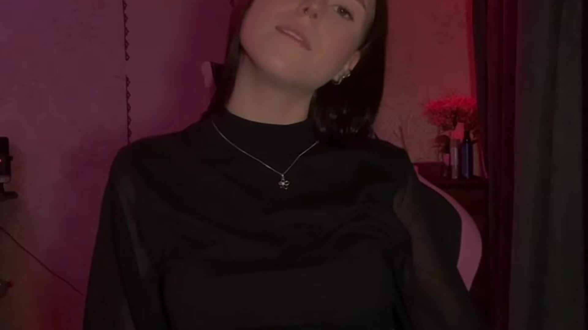 Backstage before the stream. – video od webkamerové modelky RoyalVelour_