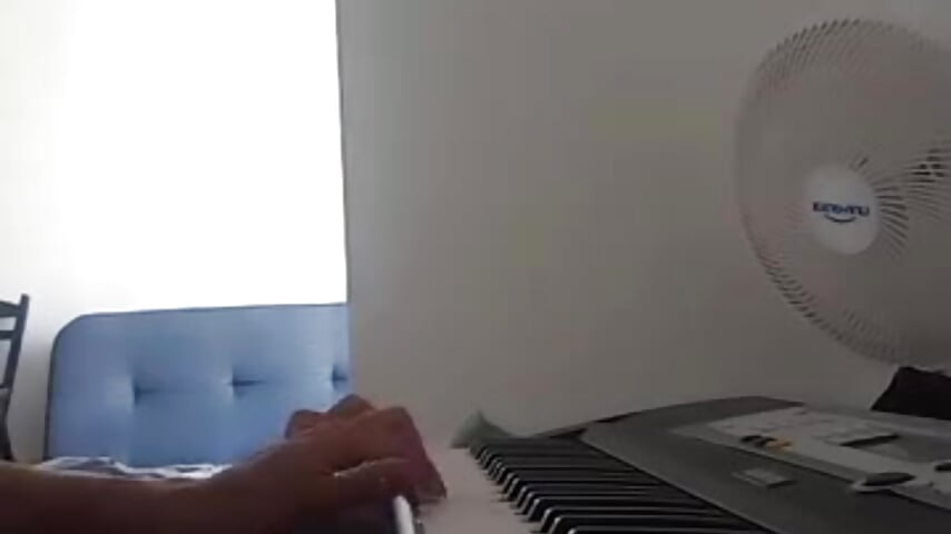 I remember my first melody learned on the keyboard. - видео от уебкам модела Claro_de_Luna