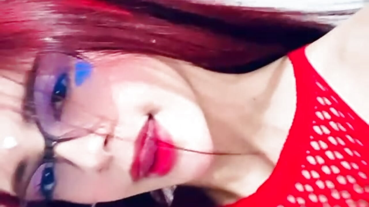 Too sweet to ignore 🍯 - video by nyx_velvet cam model