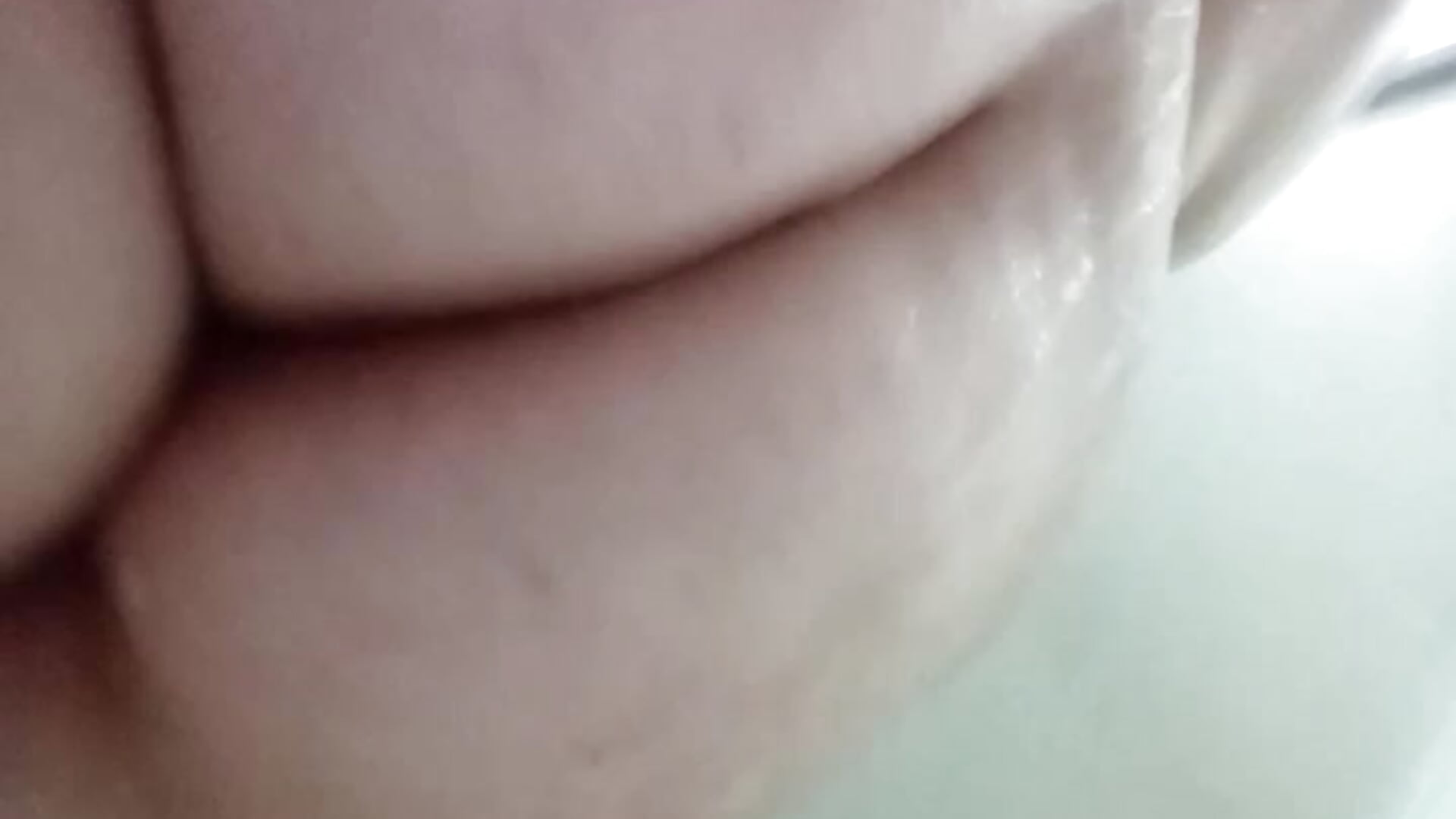 Vem me ver tomando banho - video by StellaPeituda