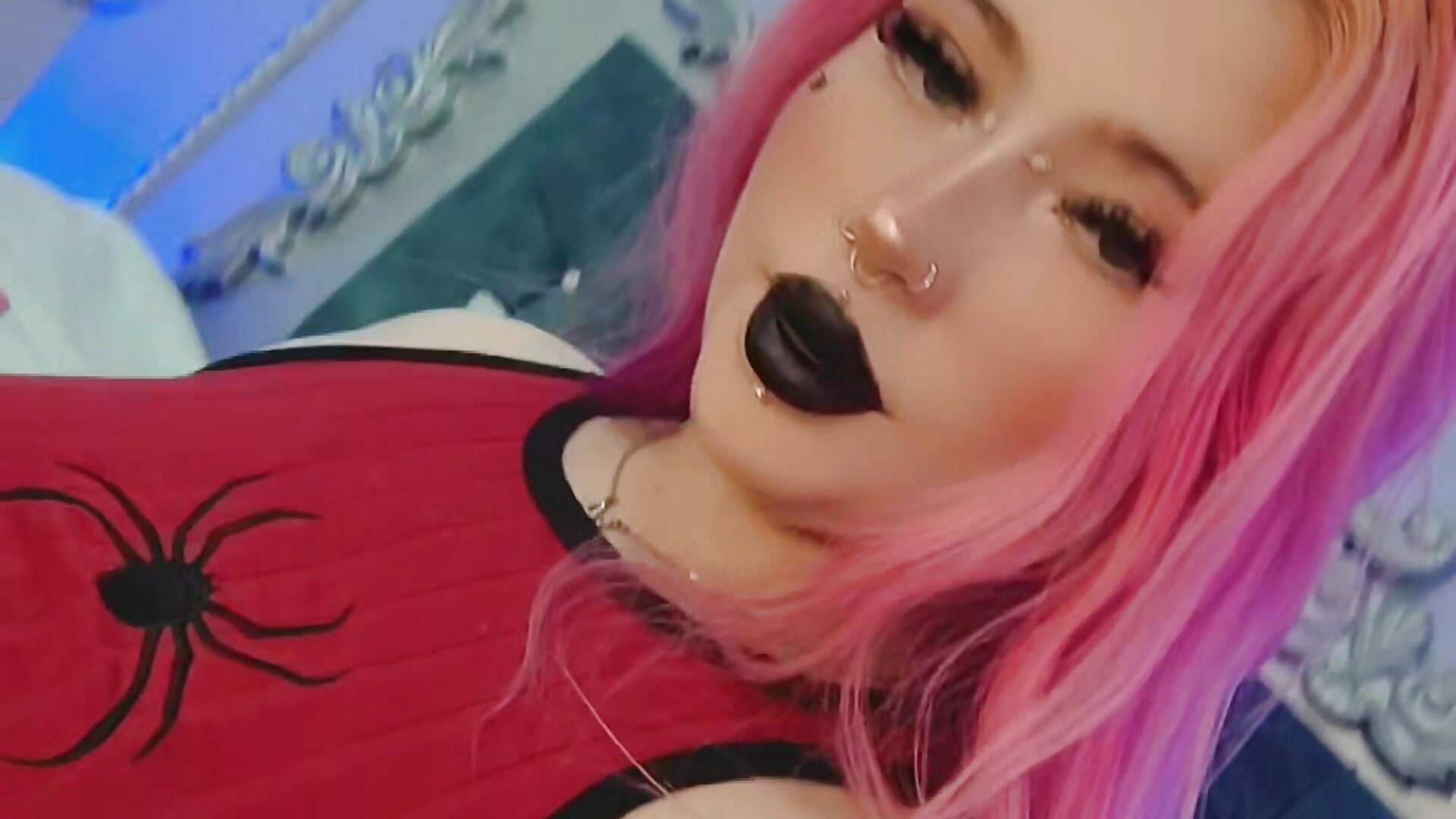 “I love when someone knows how to get my attention.” - video by LavaGrirl cam model