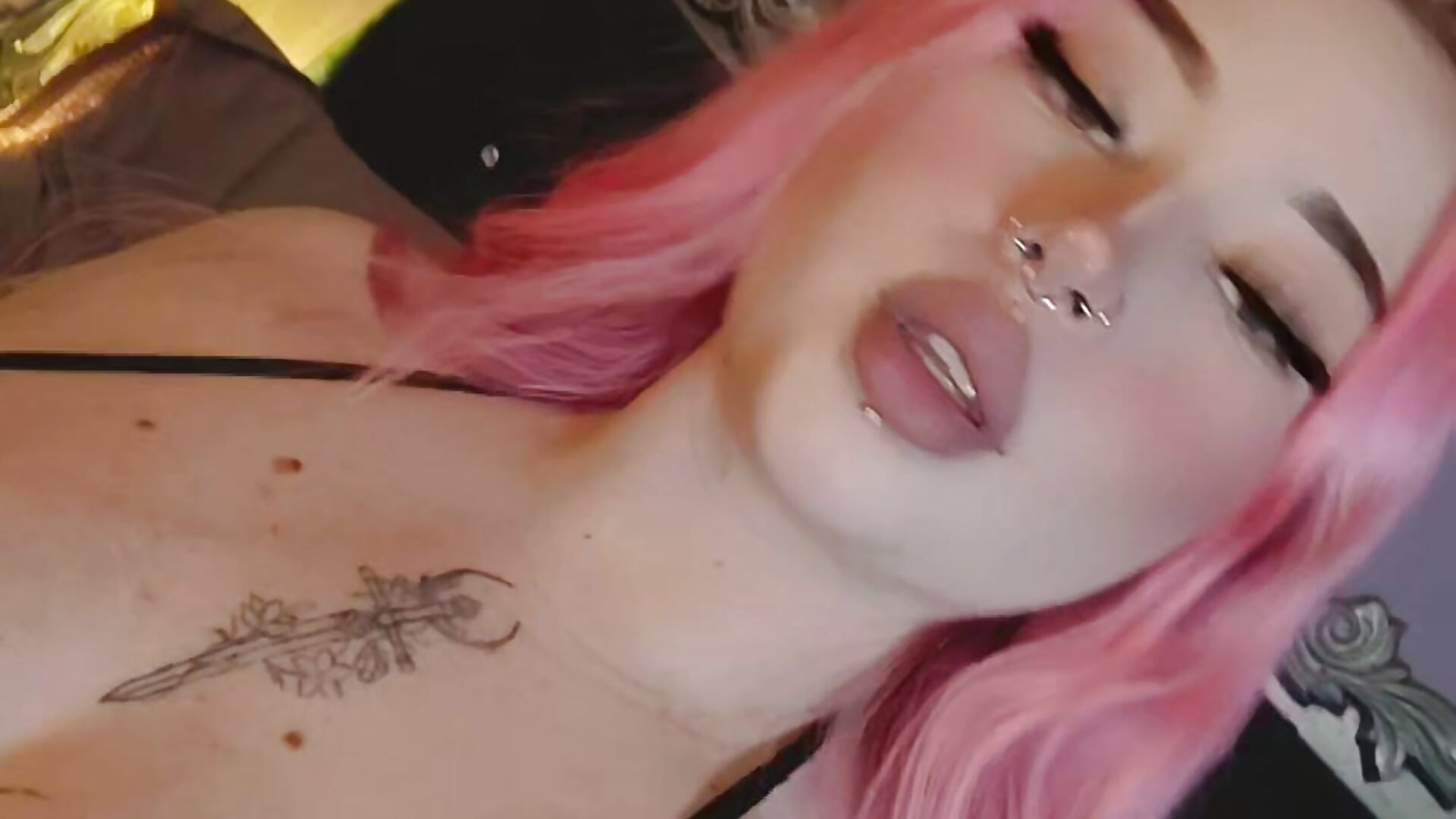 🔥 "I am that distraction you didn't know you needed." – video modela na kameri LavaGrirl