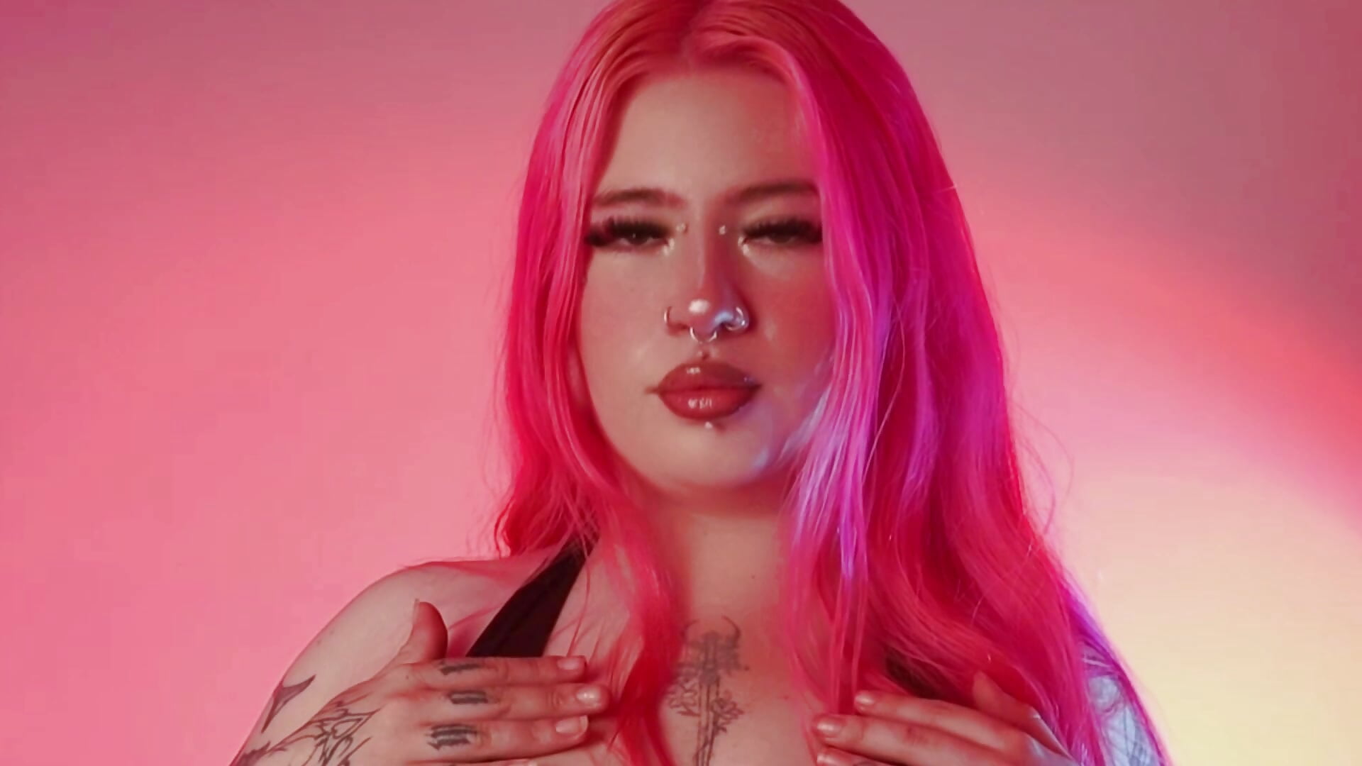 Come closer, handsome. - video by LavaGrirl cam model