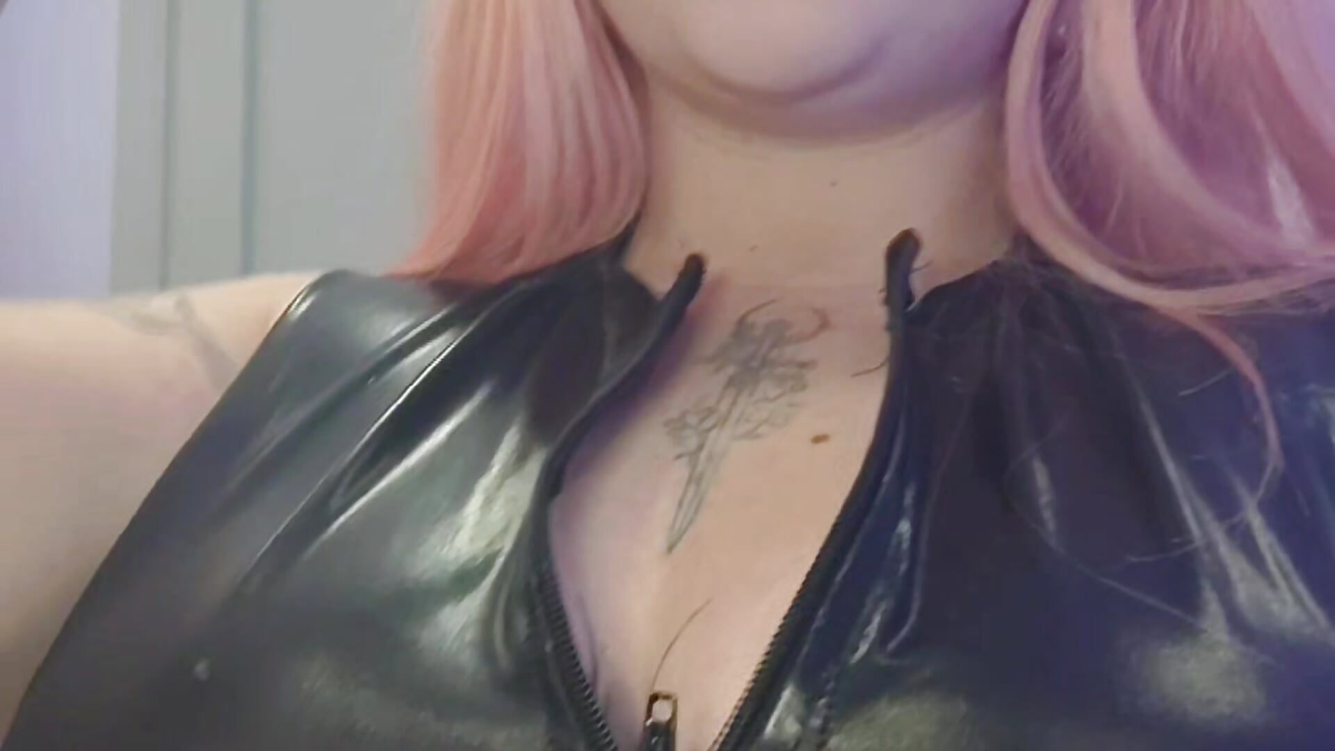 “I can be sweet, but I can also be your biggest temptation 😈💋” - video by LavaGrirl cam model