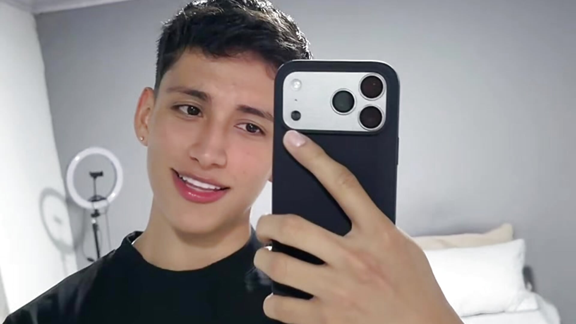 🙈 - video by SantiLux_ cam model