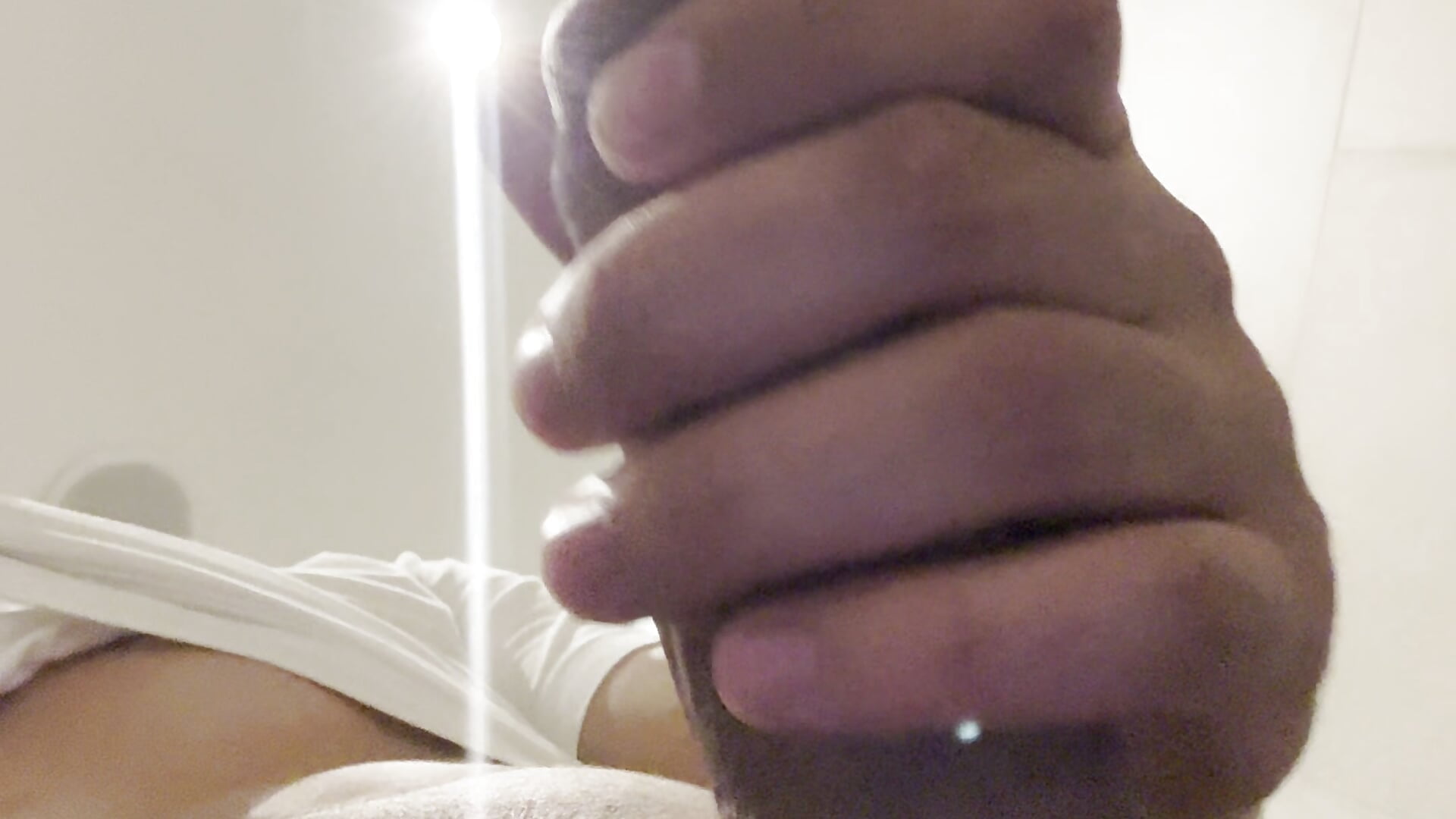 Public Shopping Mall Restroom - Video von Monaco_Noir Cam-Model