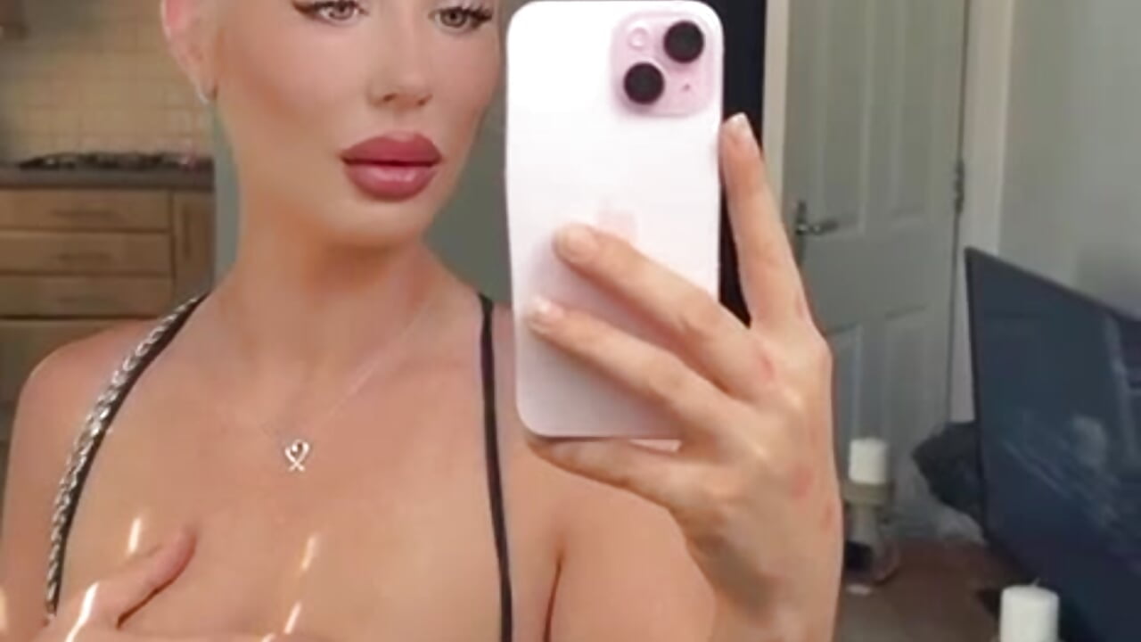 boob flash xx