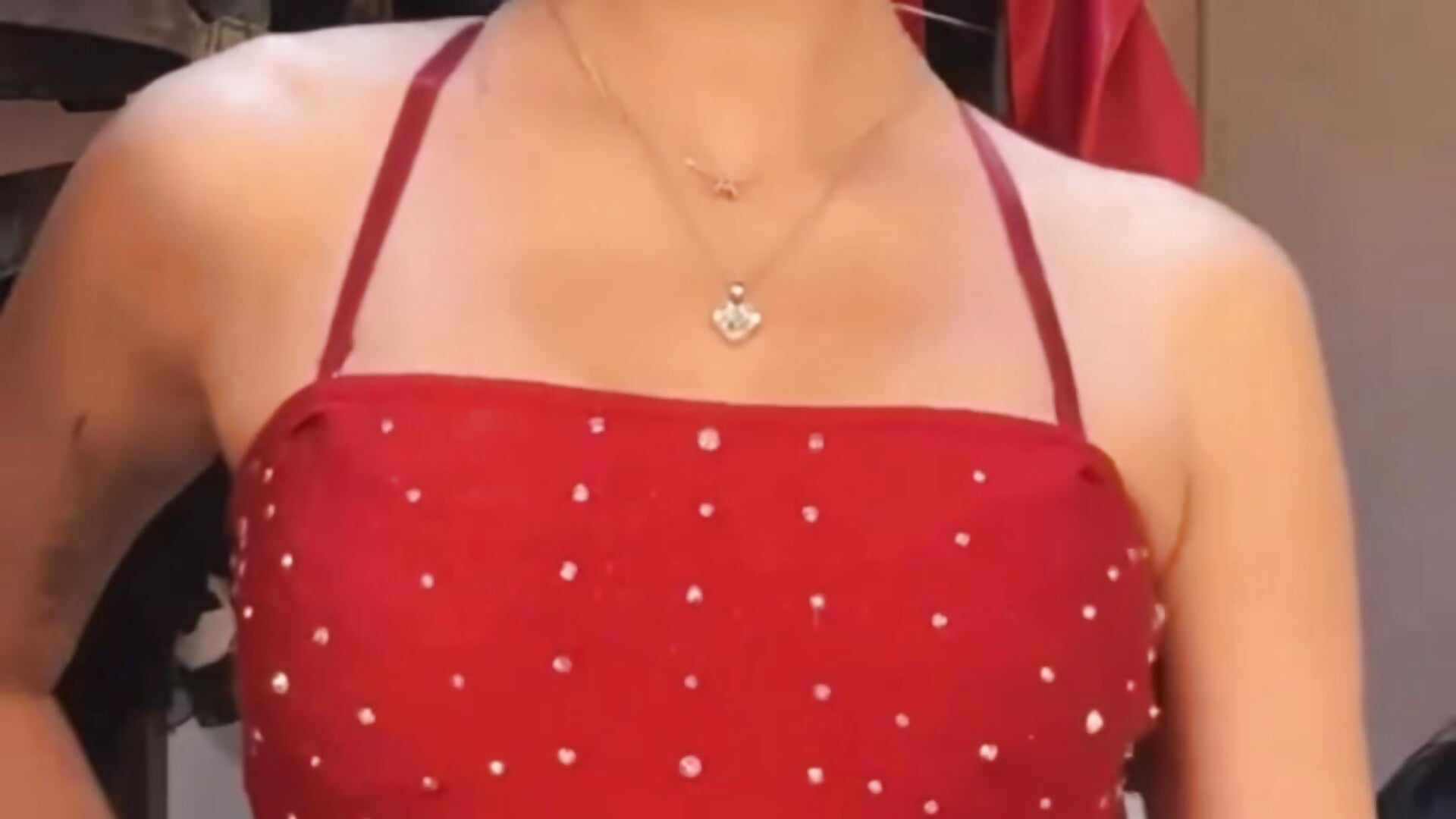 Red is definetely my color – video modela na kameri Alaska_Lane