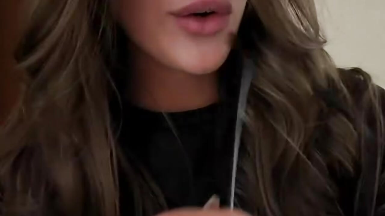Felt cute, kept the evidence 😏📸 - clip cu HoveNenets model videochat