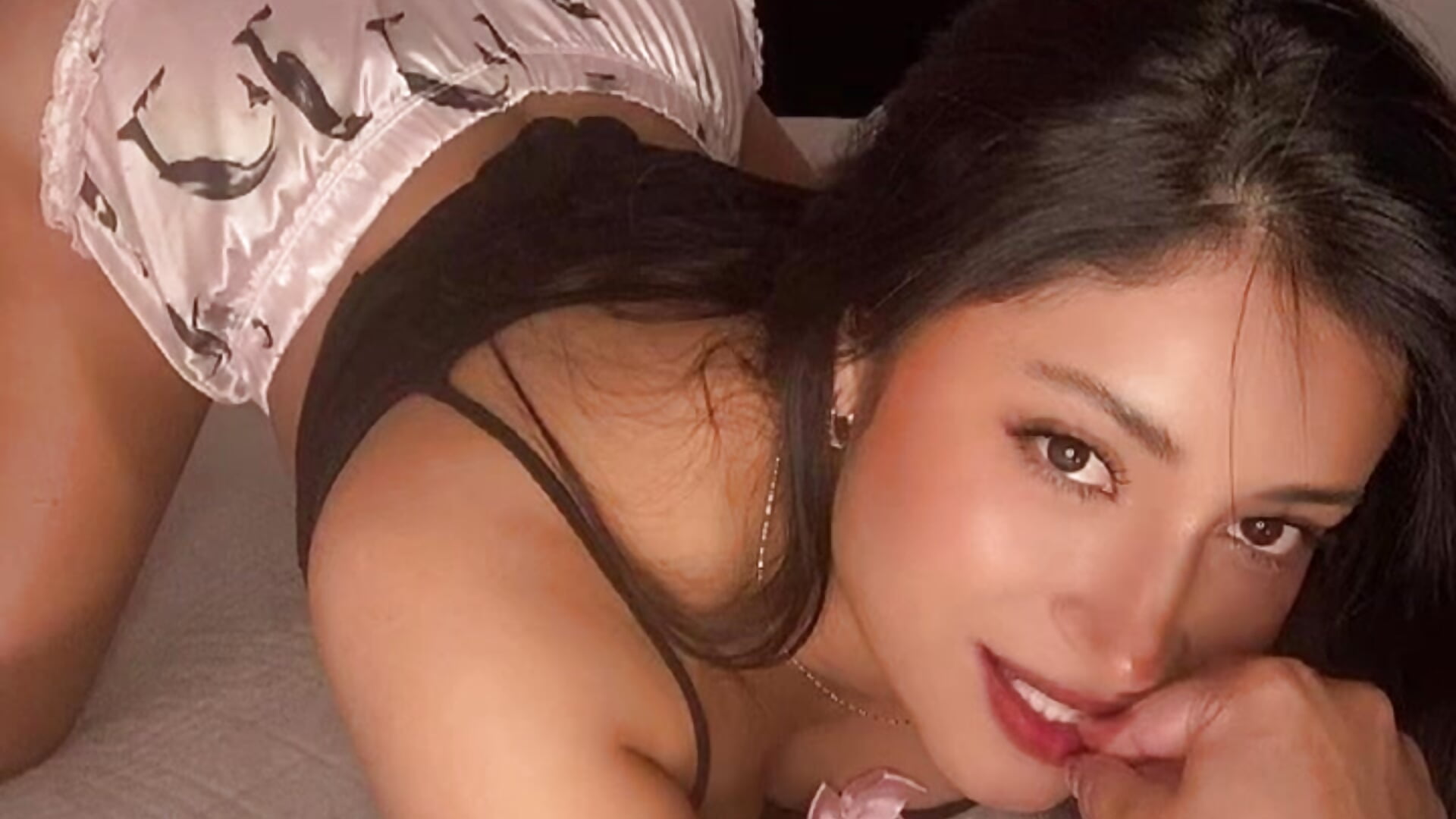 🫦 – video modela na kameri Mia_Alarie