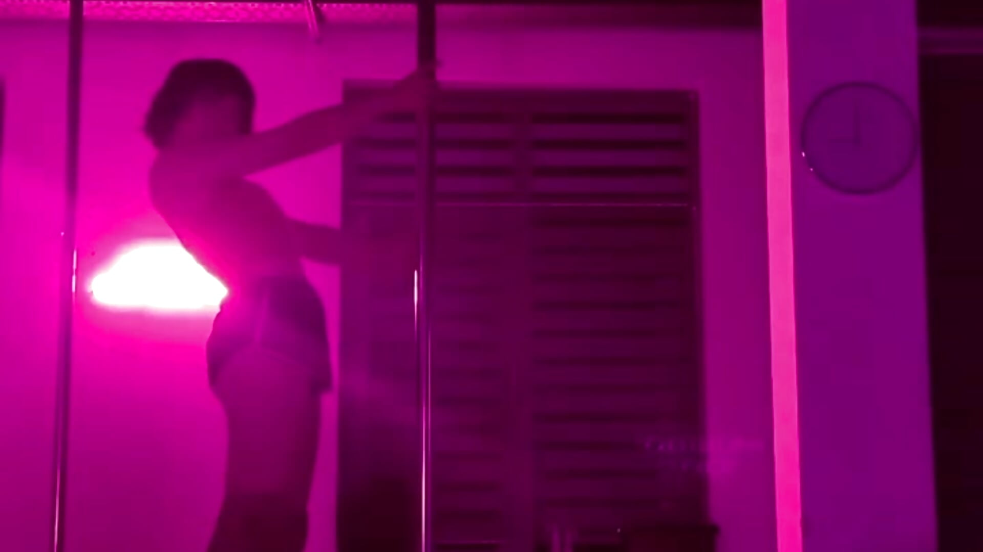Sexy pole dance - video av Nixiee cam model
