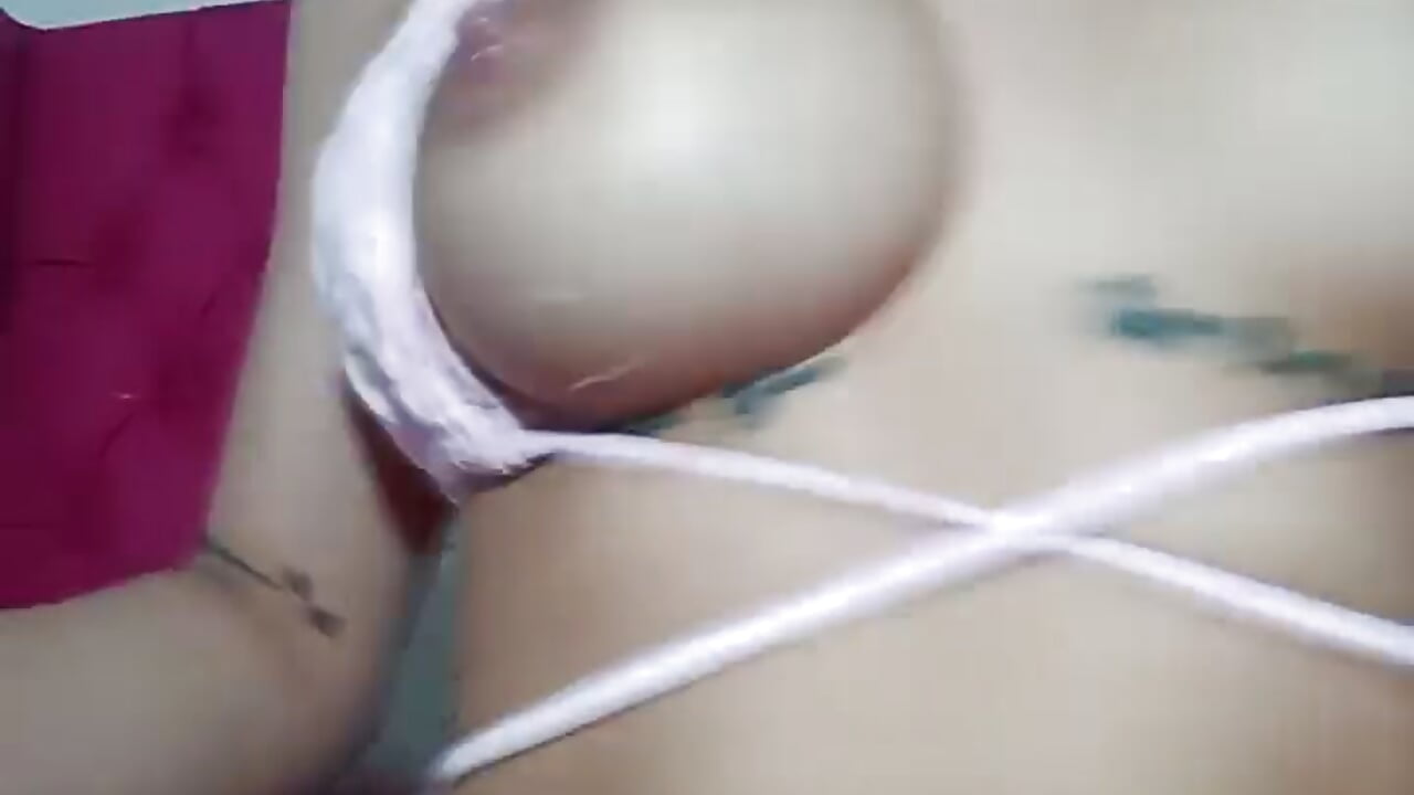 squirting milk out of my tits - vídeo de la modelo de cam Violet_hot-