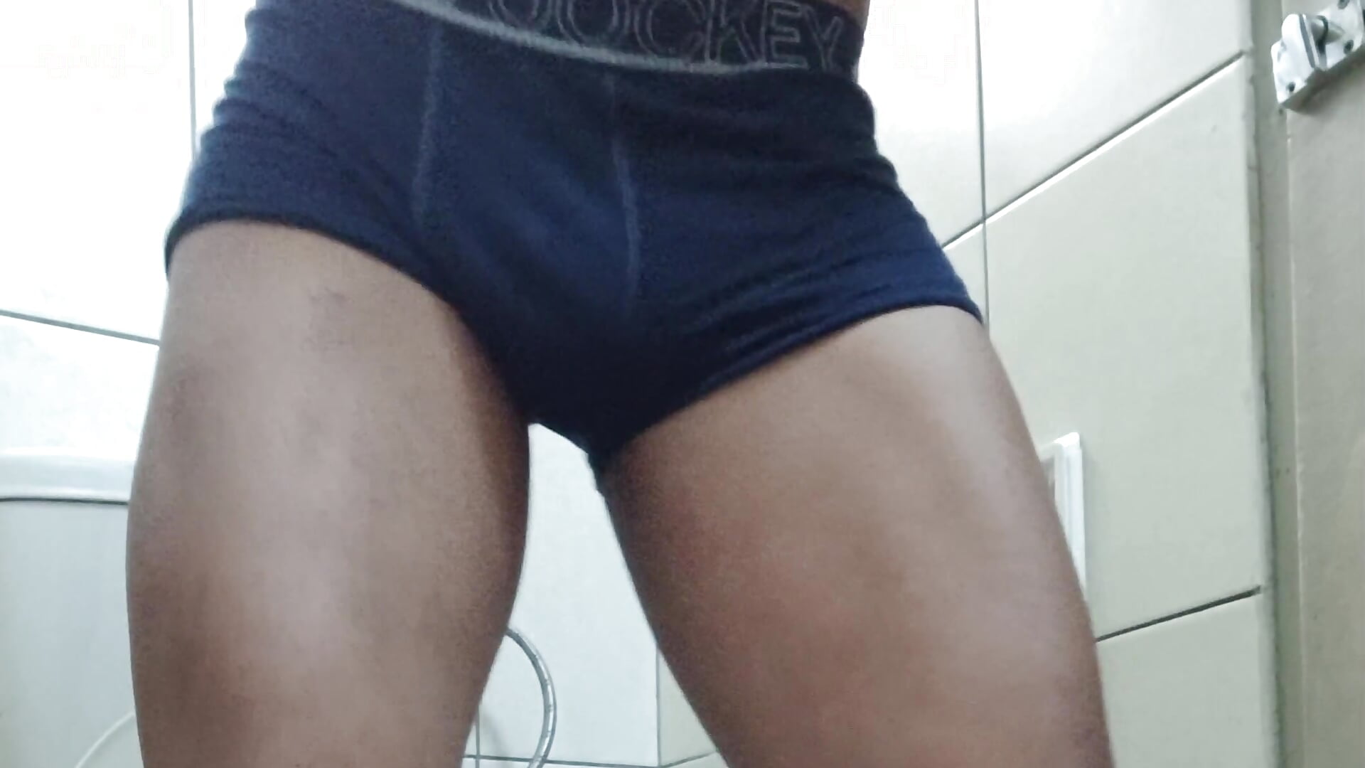 Bathroom Dance in Underwear – видео вебкам-модели mlakabiggy