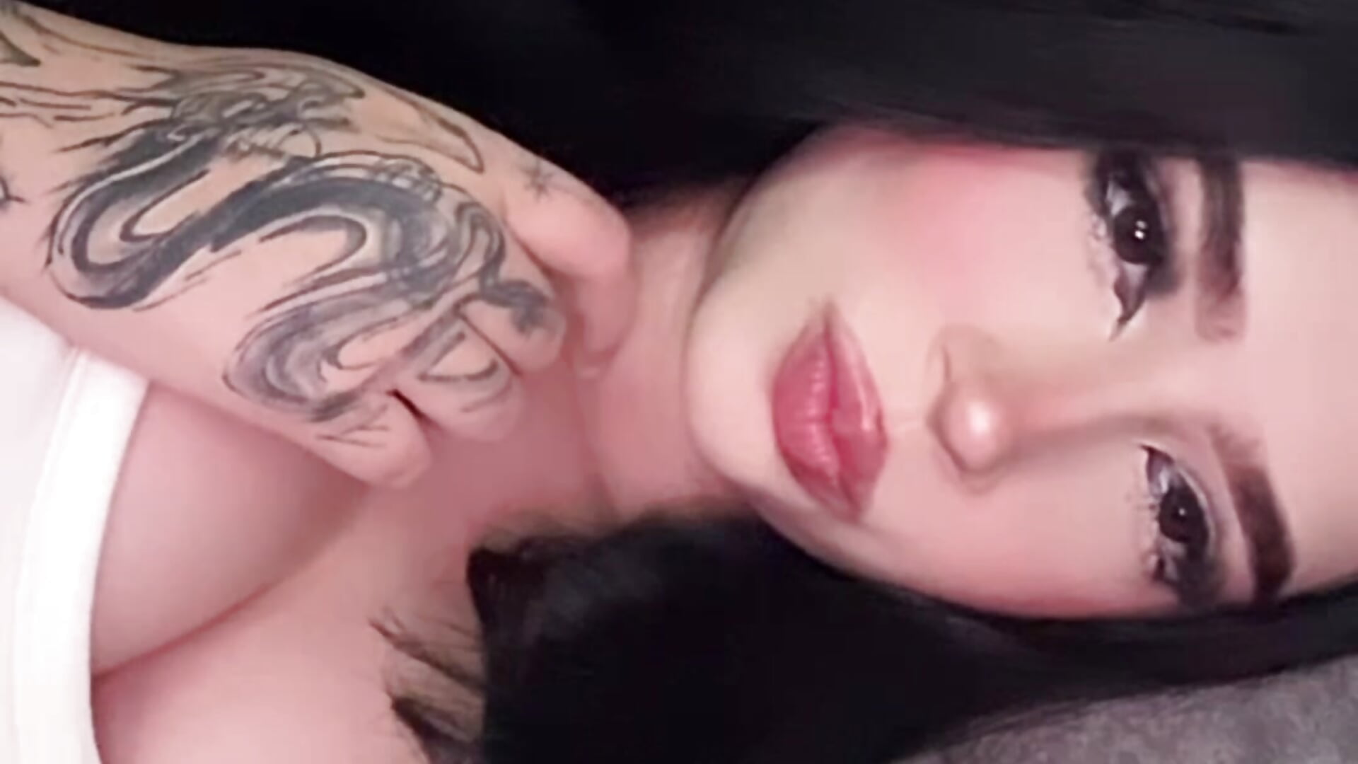 2FE62724-BF40-4692-9268-458370141B52 – video af may_col777 cam-model