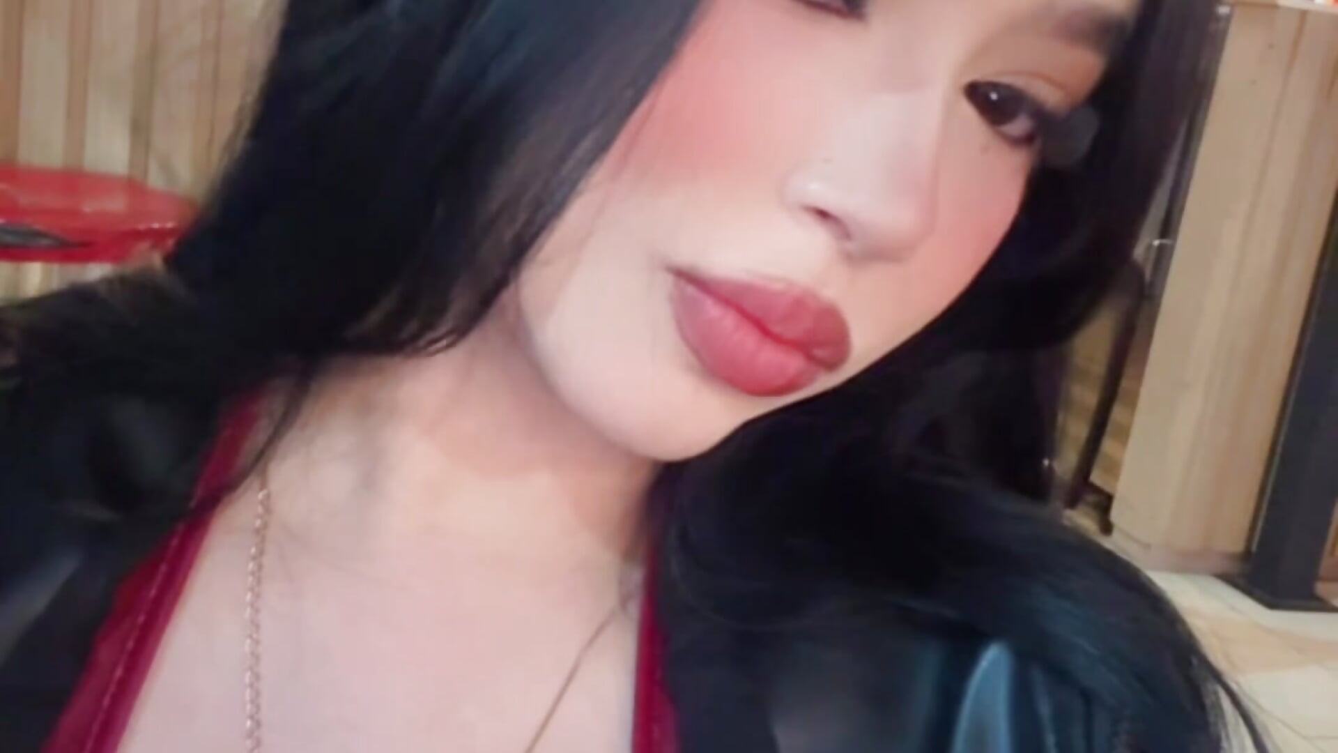 19D45348-DDF2-4372-9CB5-5705C4355DCC – video af may_col777 cam-model