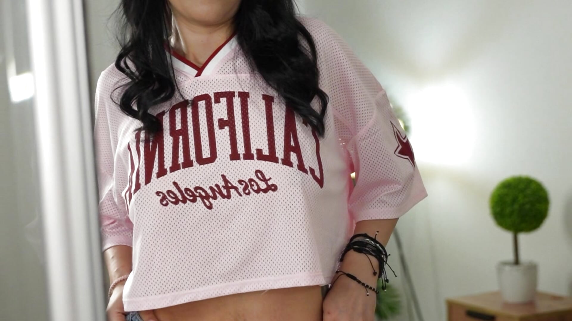 Dare to come closer?😋 - video by VivianeEtoile cam model