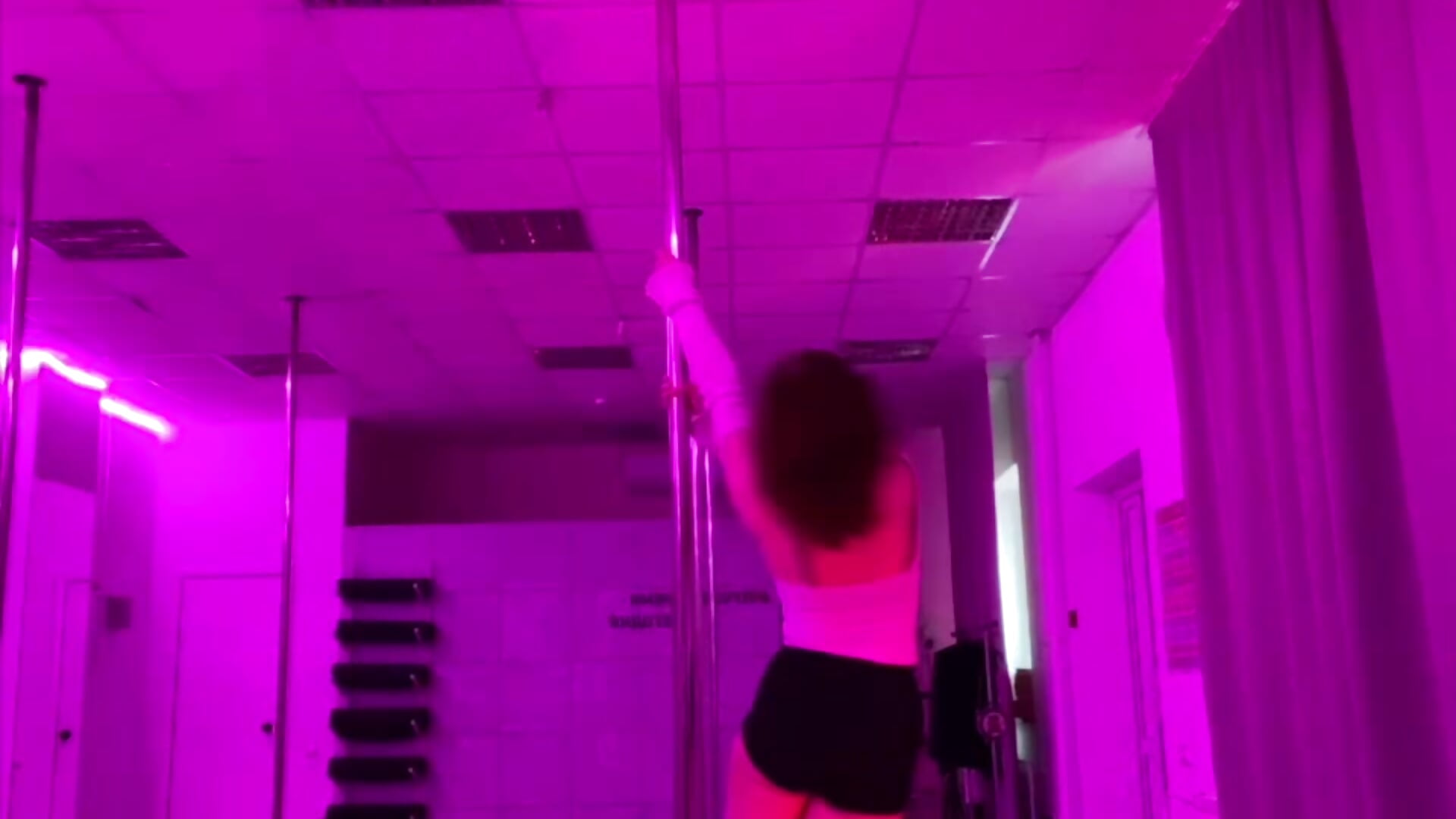 pole dance - video by BritneyBless cam model