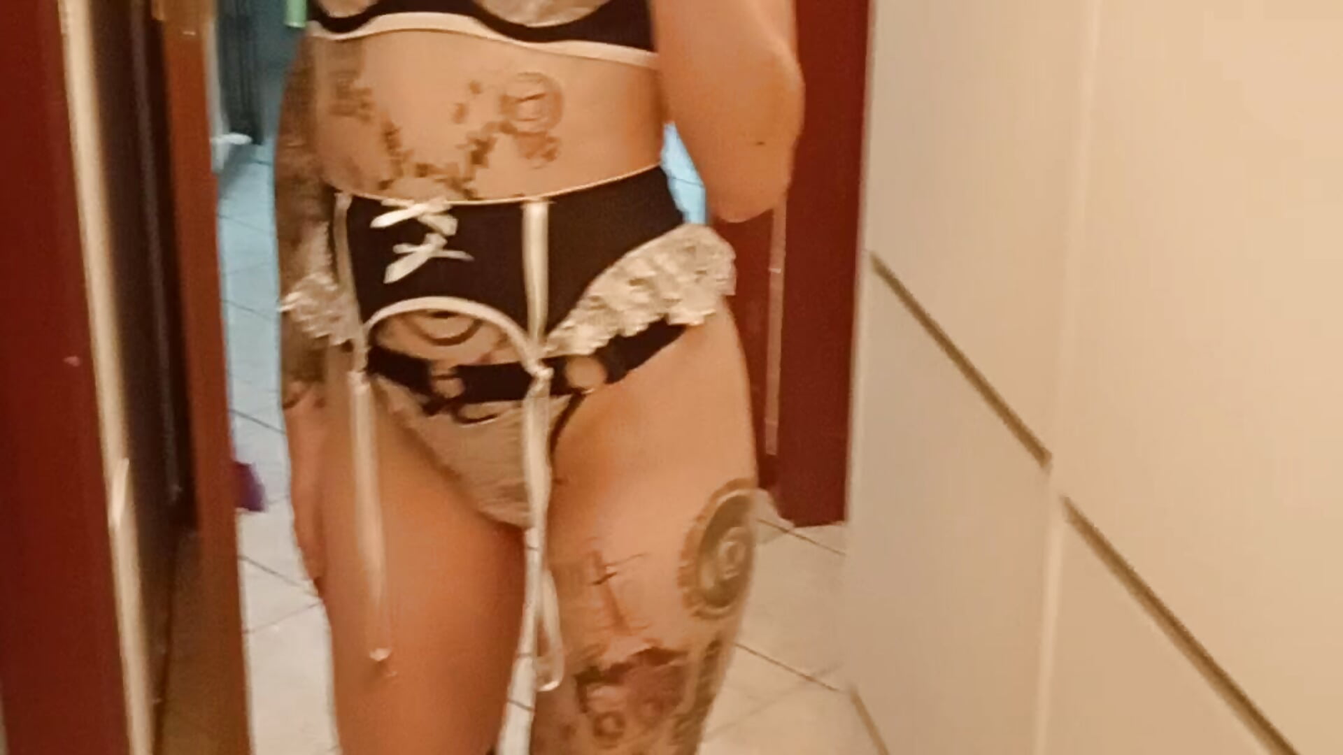Black or white? - video by Grimm-inside cam model