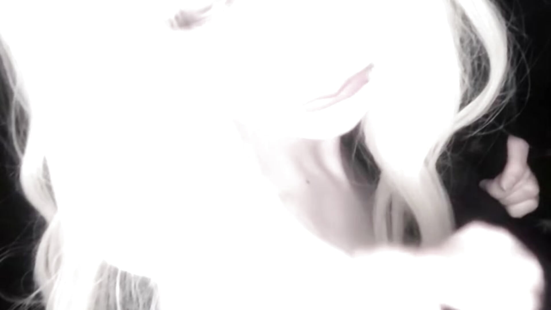 CRY – video modela na kameri LeenRo