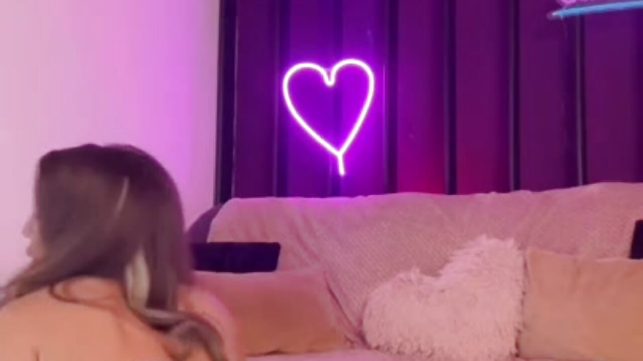 Pierce view , I have one in pussy too but u'll need to join me for that 😉 – video od webkamerové modelky Quinn_Ivy