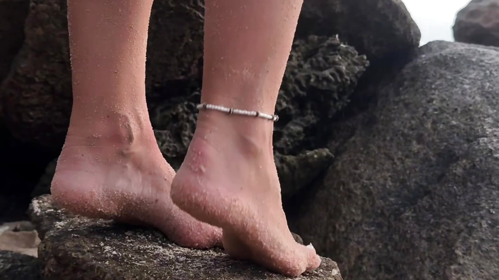 walking on stones - Sarielle adlı kamera modelinin videosu