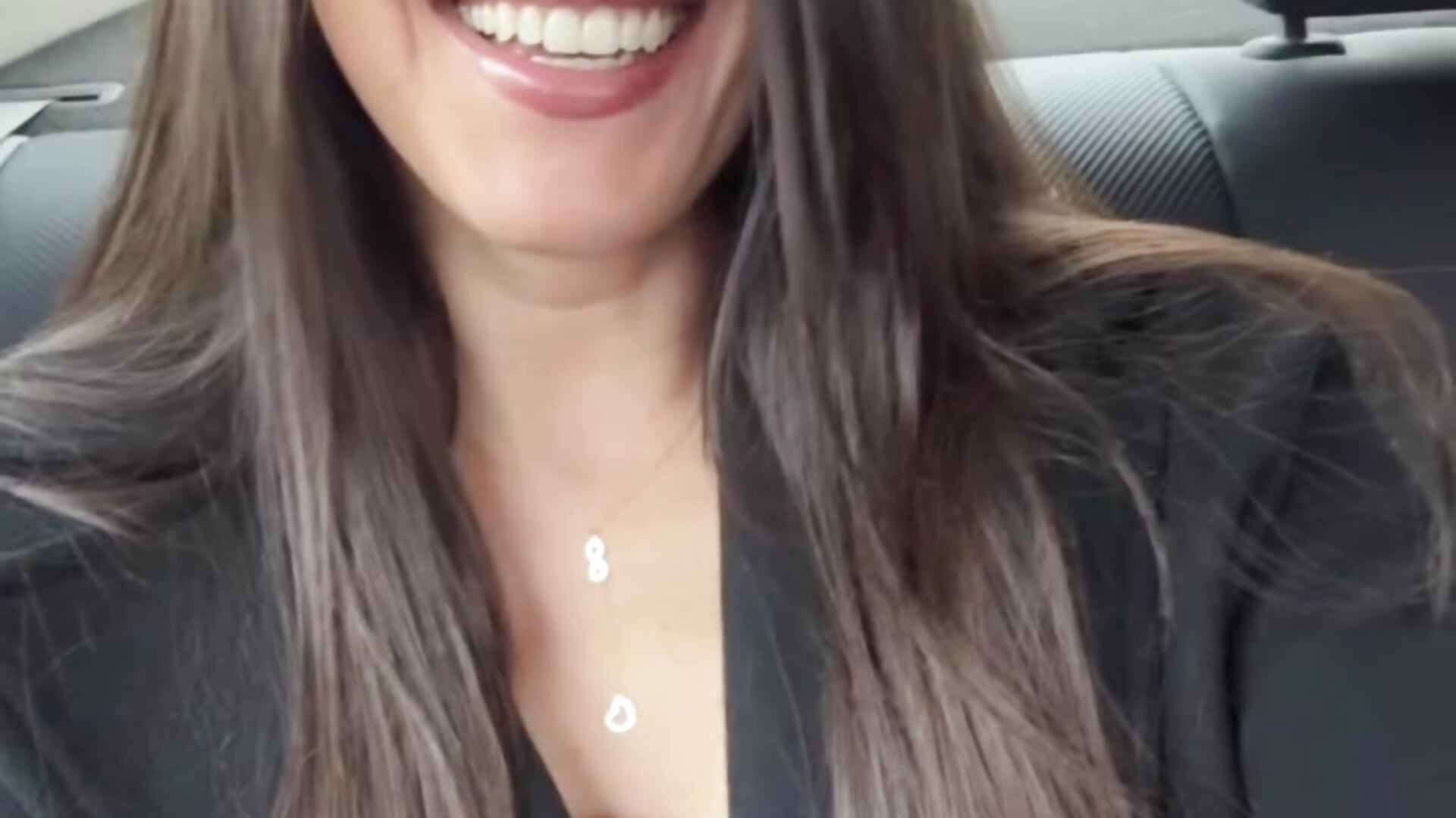 Cutie) – video modela na kameri Rineliadi