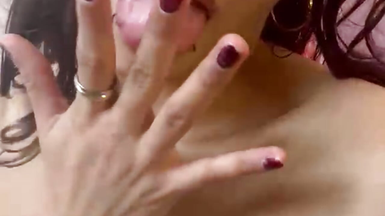 Suck my fingers whit saliva - video by Lily_beth_ cam model