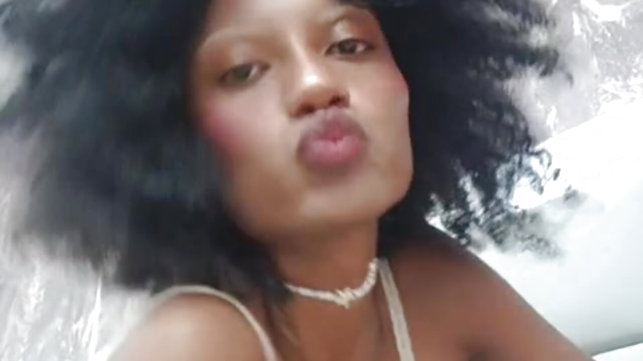 GIA_GIA – video modela na kameri gia_bell