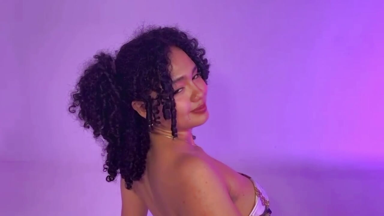 Sexy Kira – video od webkamerové modelky Kiraspell